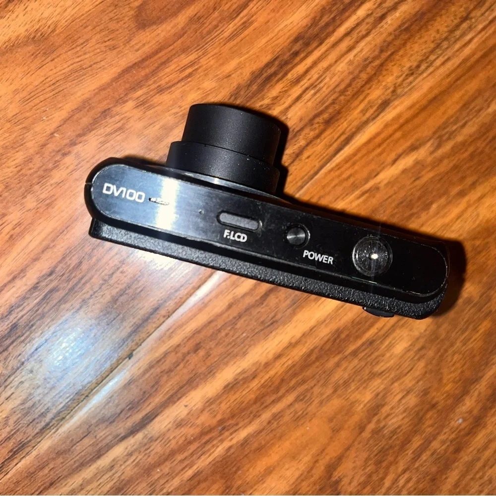 Selling for parts! RARE Samsung DV100 digital camera. With working front LCD